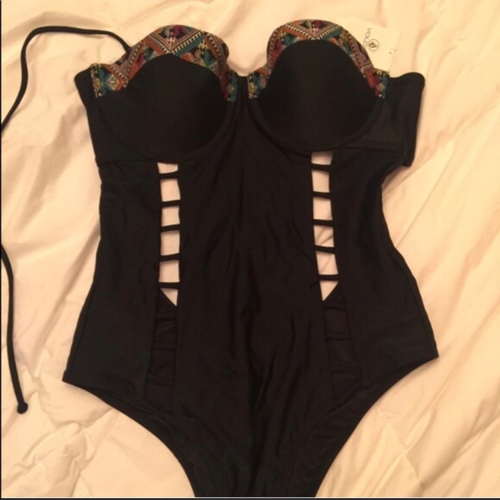 Volcom swimsuit - Picture 3 of 3